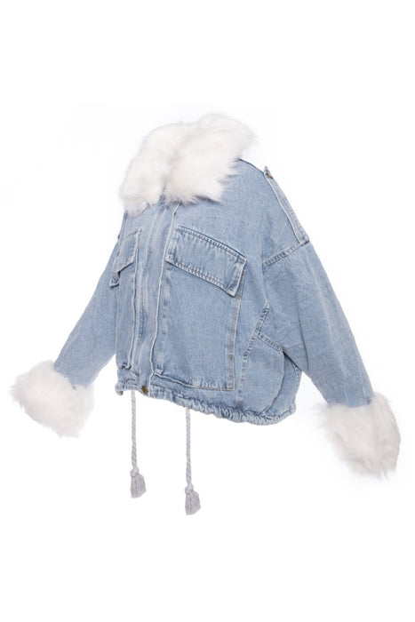 Veste en jean avec fausse fourrure style oversize bleu clair blanc